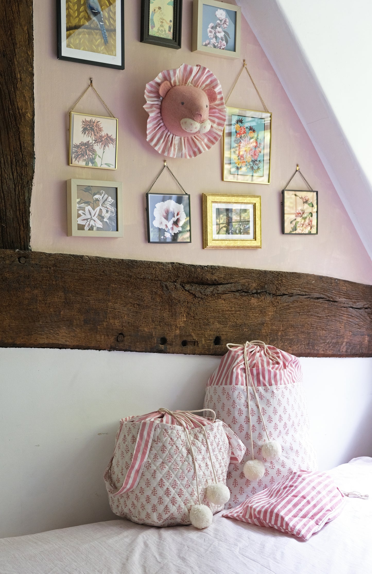 Drawerstring Storage Bag with Pom-Poms - Pink