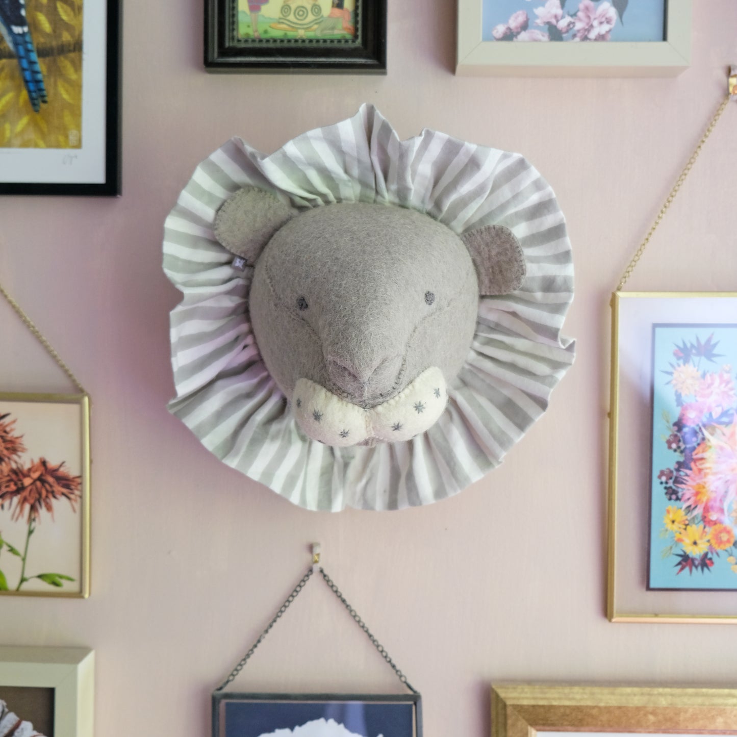 Lion with Vintage Ruff Head Mini - Grey