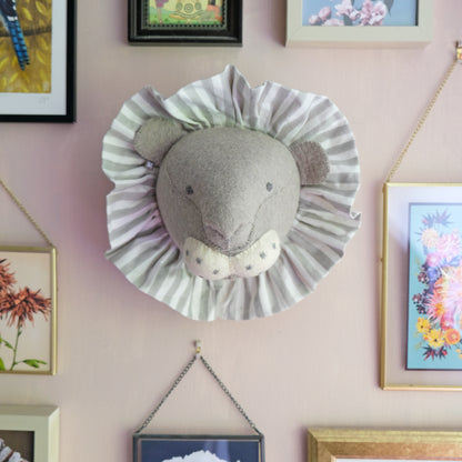 Lion with Vintage Ruff Head Mini - Grey