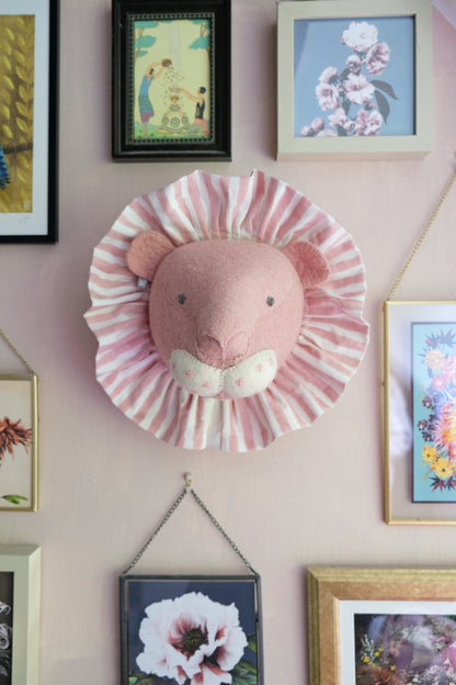 Lion with Vintage Ruff Head Mini - Pink